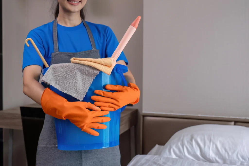 Day Porter vs Night Cleaning